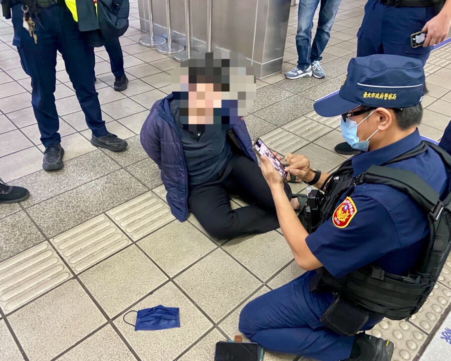 圖/台北捷運板南線江子翠站8日晚間發生持刀攻擊事件,引發社會的關注。(新北市政府警察局海山分局提供)