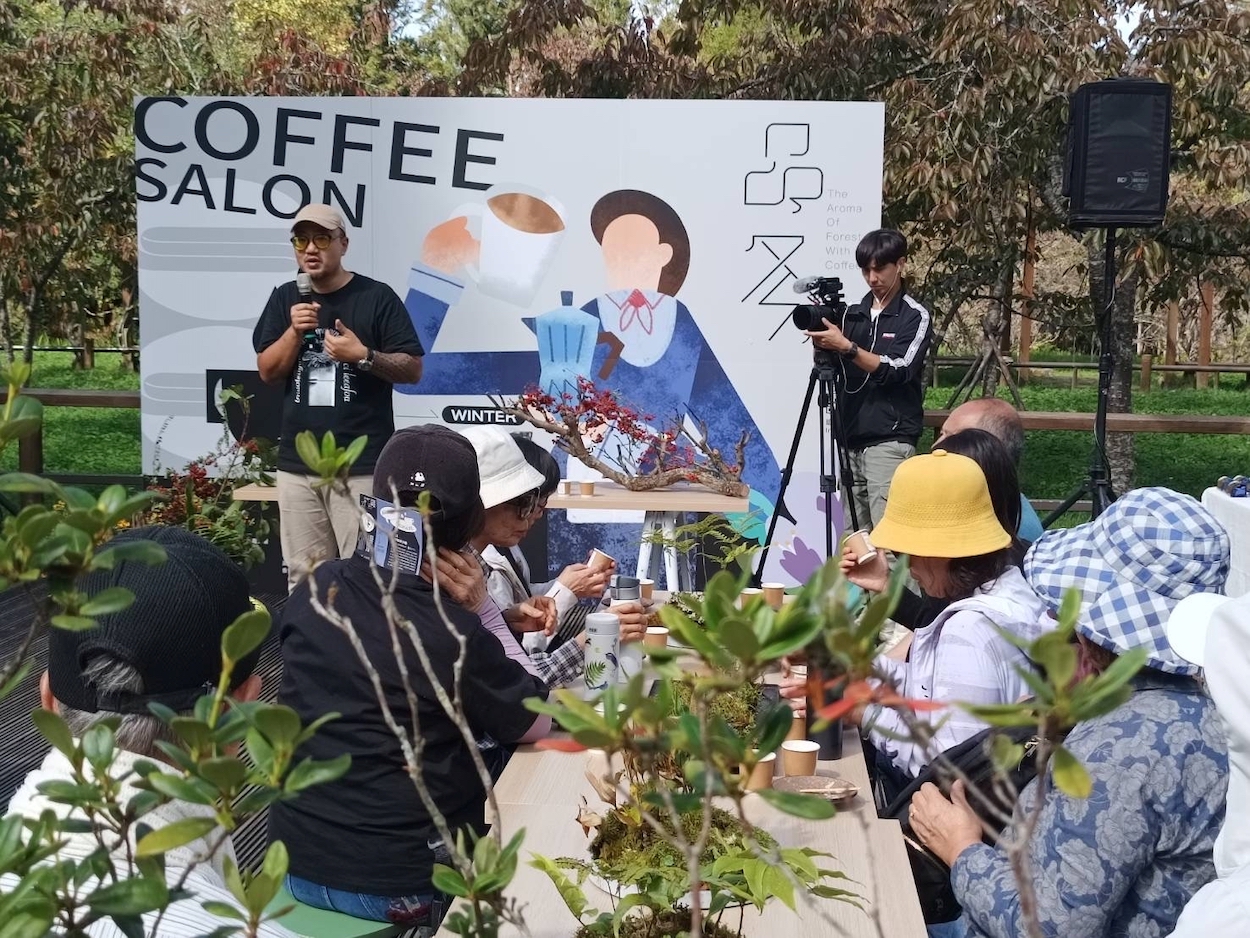 ▲名咖啡師團隊分享品牌故事,讓民眾不僅品嚐到好咖啡。(圖/林保署提供)