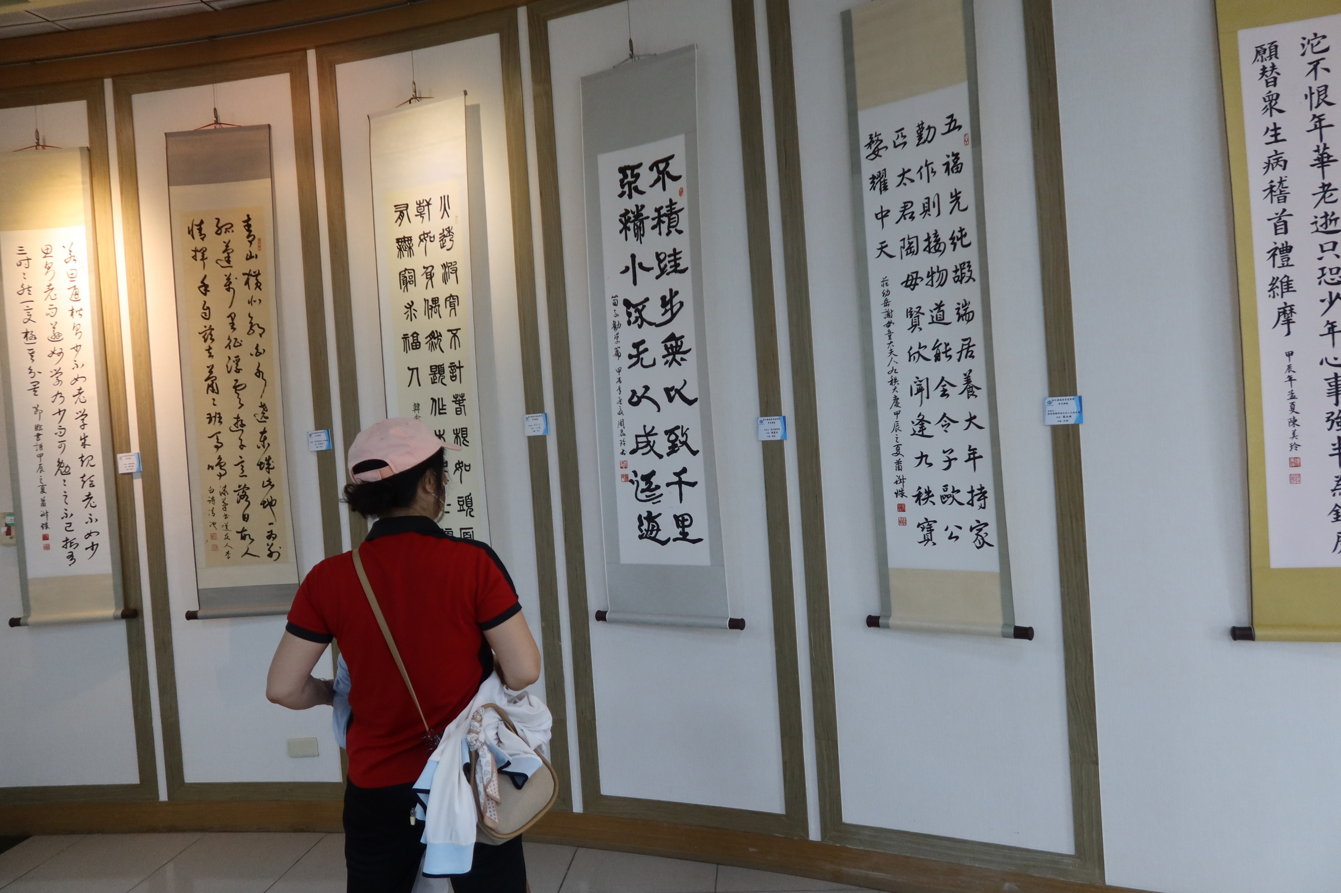 ▲彰化縣逸晉書道學會聯展於彰化市婦女學苑展出，彰化市長林世賢邀請民眾前來欣賞展出書法作品，領略書法藝術之美，體會其深遠意境。（記者張溎壕攝）