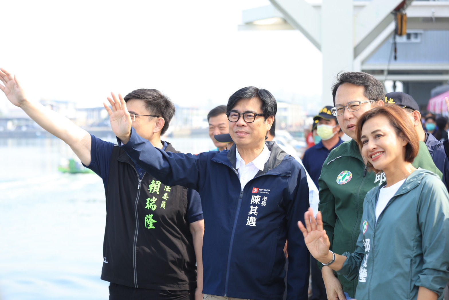 陳其邁親自推銷虱目魚,彌陀漁港「大海開吃」開幕 陳其邁親自推銷虱目魚,彌陀漁港「大海開吃」開幕