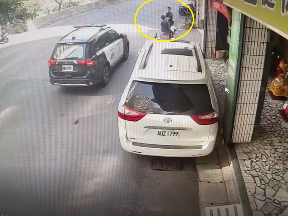 巷口轉角遇到警 6旬婦再度行竊超市栽了 198 cnews204241109a02