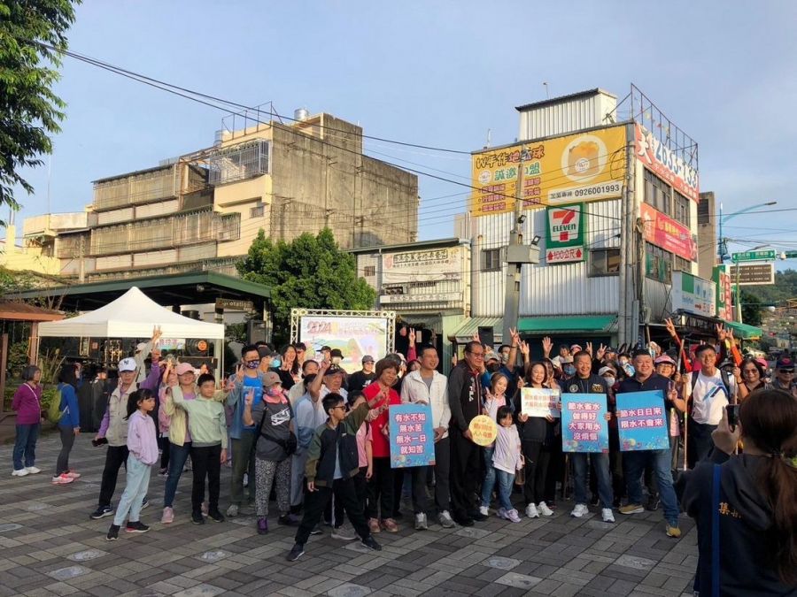 集集親子手牽手健走活動 民眾體驗濁水溪自然景觀