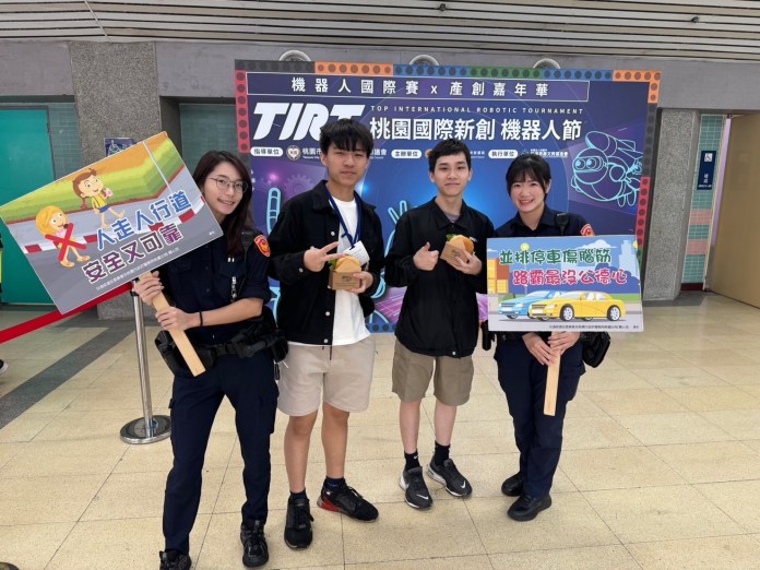 桃警前進桃園國際新創機器人節 宣導交通安全觀念 65 S 753033235 0