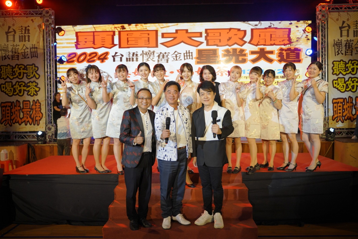 頭圍大歌廳懷舊金曲秀 現場穿越回青春時光。(圖/業者提供)