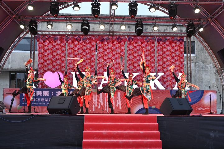 花蓮「客家產業暨技藝博覽會」即日起至11/10在花蓮縣運動休閒園區(舊吉安菸葉廠)舉辦。 圖:花蓮縣政府/提供