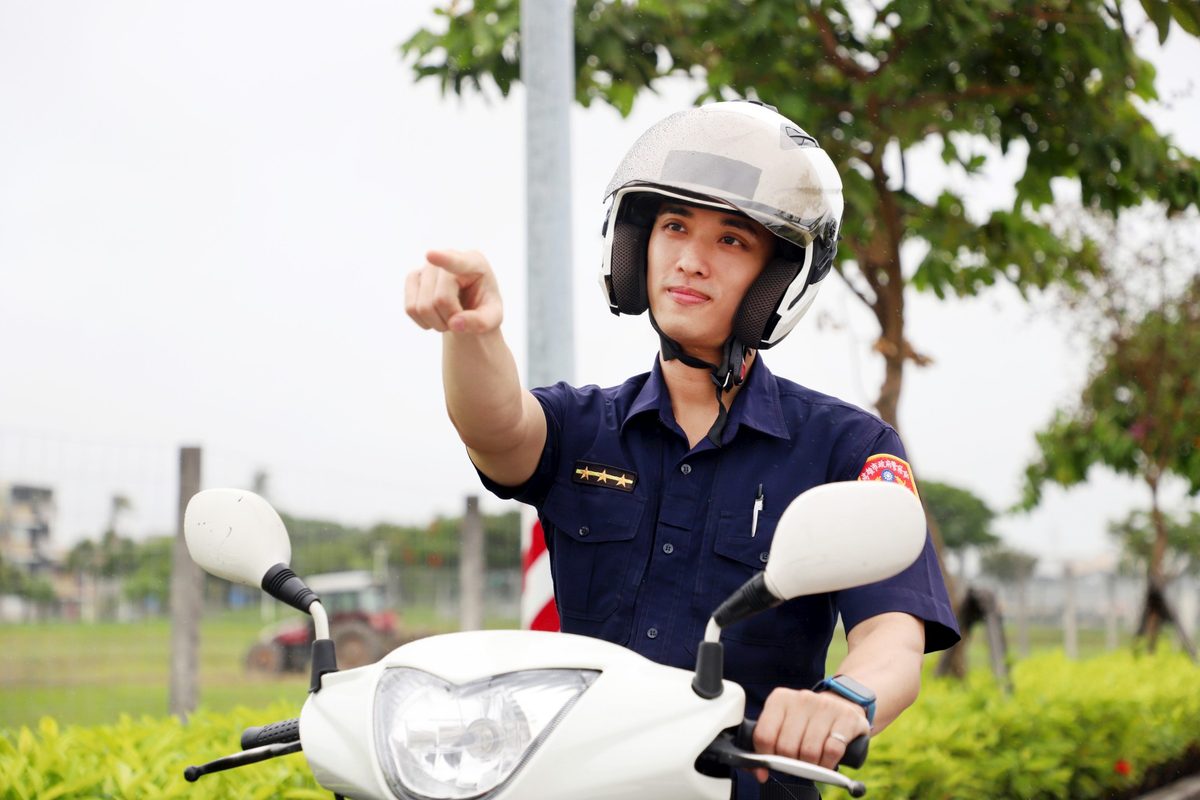 行車注意速限不超速、不搶快、多禮讓 交通安全有保障 行車注意速限不超速、不搶快、多禮讓 交通安全有保障