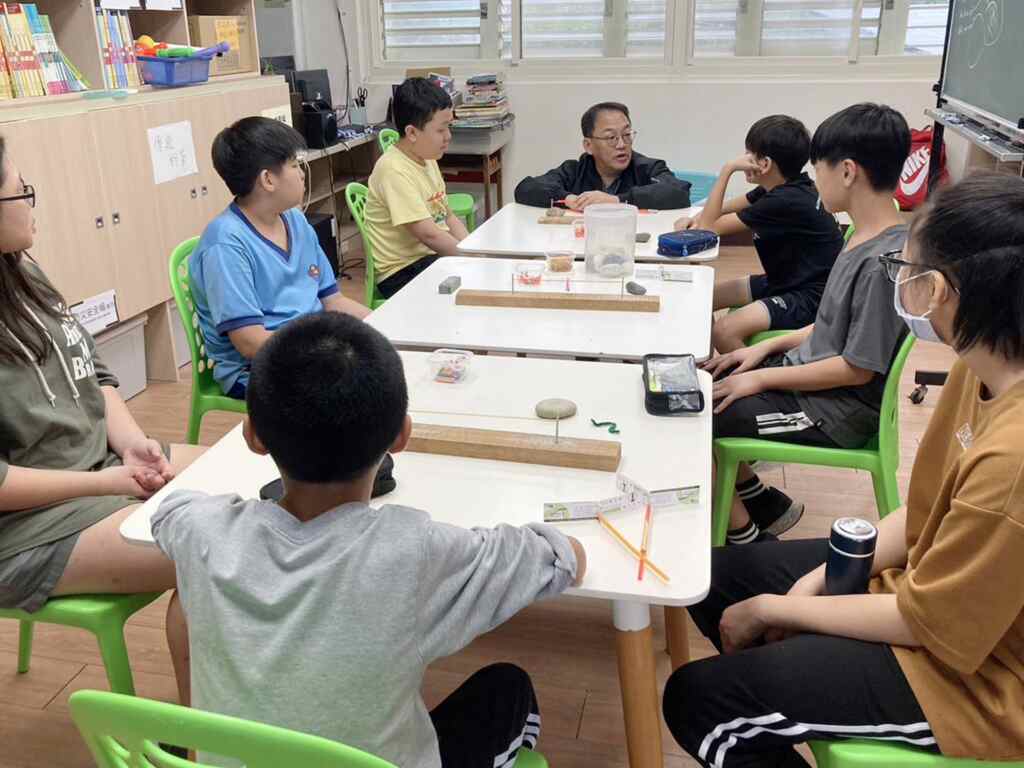 ▲大葉大學藥保系吳建一教授介紹遊戲的科學原理。（記者林明佑翻攝）