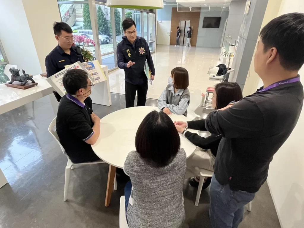 樹林分局利用實際遭詐案例以說故事方式宣導,期能藉由此次識詐宣導帶給公司旗下員工等人更強而有力的反詐意識