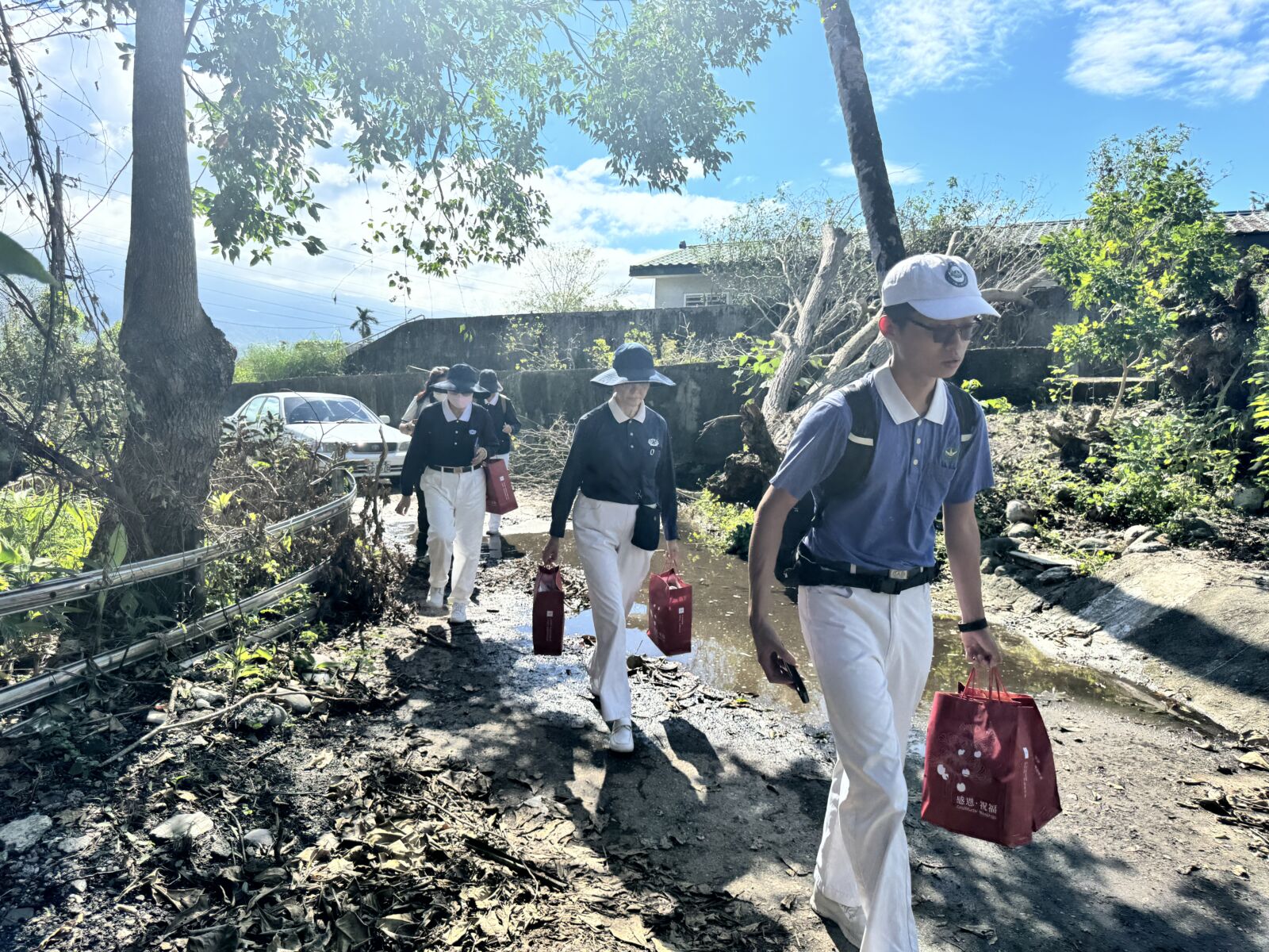 慈濟動員130多人赴花蓮家訪 關懷康芮風災受災鄉親 216 慈濟動員130多人赴花蓮家訪 關懷康芮風災受災鄉親 215
