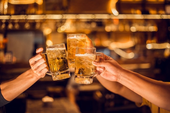 小酌助放鬆?專家提醒長期飲酒潛藏健康隱患 23 123 6
