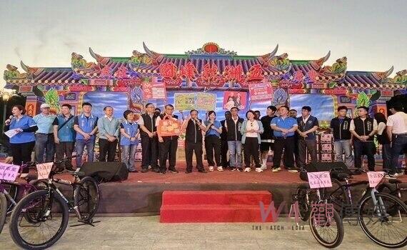 台中秋季健行活動熱鬧登場 吹著涼風一起健行看場布袋戲