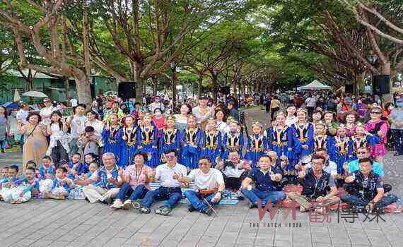 台中市民野餐日豐洲公園熱鬧登場 經發局與數百民眾品咖、放電