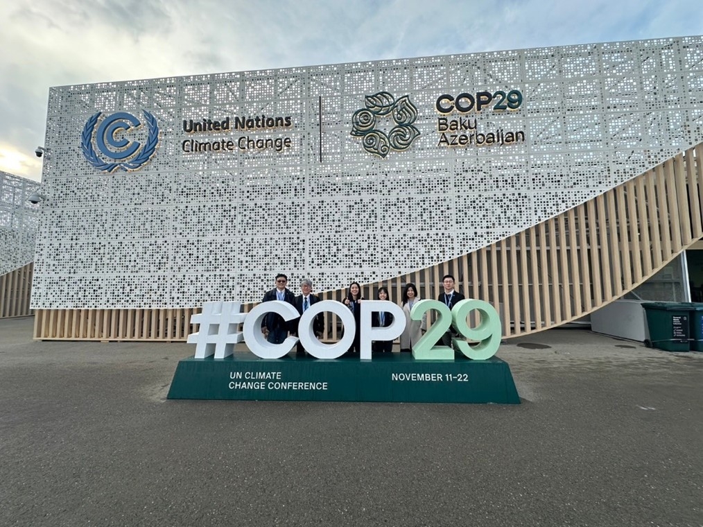 我國NGO代表已陸續抵達COP29，將於藍區會場內辦理周邊會議、論壇與展攤（拍攝於藍區入口）（圖：環境部氣候署）