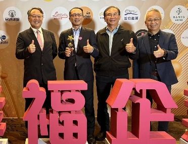▲圖：臺灣港務公司行政副總經理盧展猷（左2）協同各代表長官受獎。(港務公同提供)