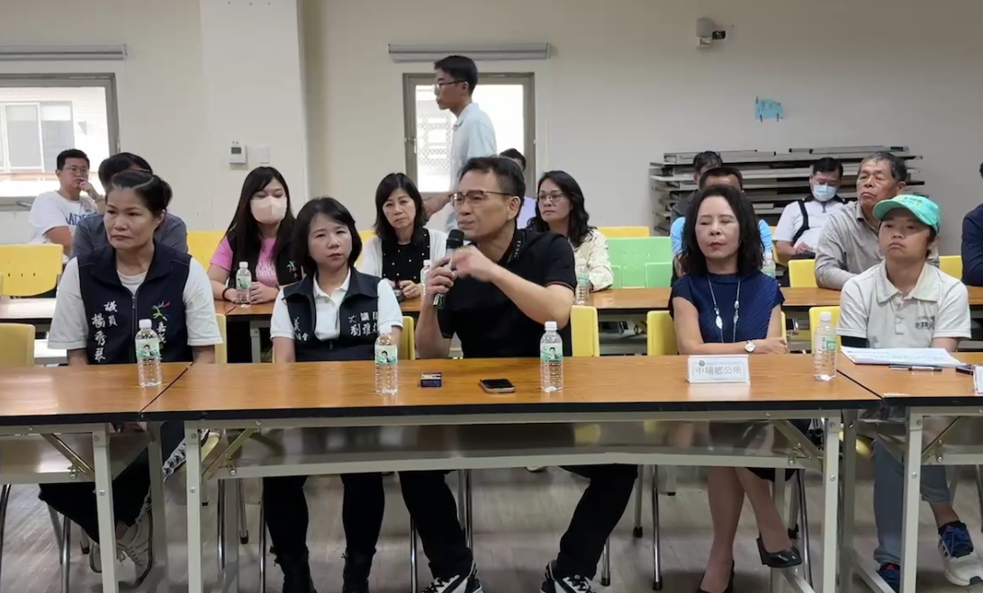 ▲嘉義縣陳柏麟議員(前中)極力主張嘉市應予回饋。(圖/記者陳惲朋翻攝)