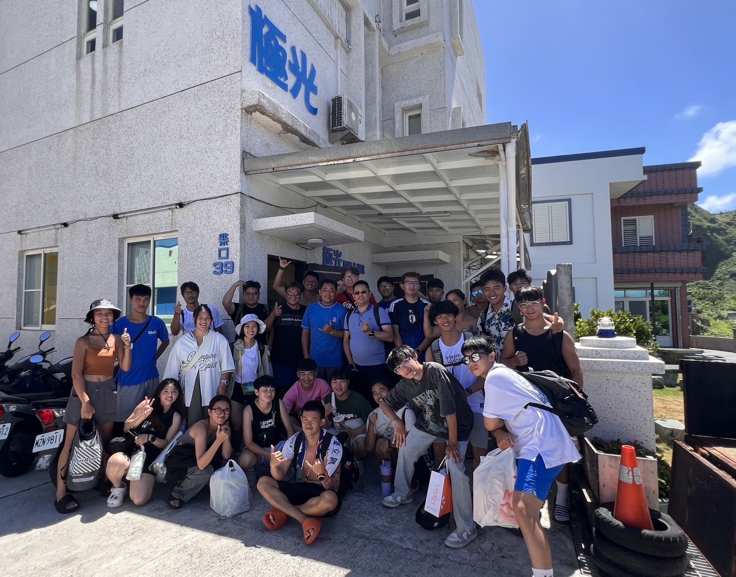 ▲大葉大學運動健康管理學系學生們前往綠島著名潛點「鋼鐵礁」進行船潛，深入30米海底，體驗東台灣的海洋生態。（大葉大學提供）