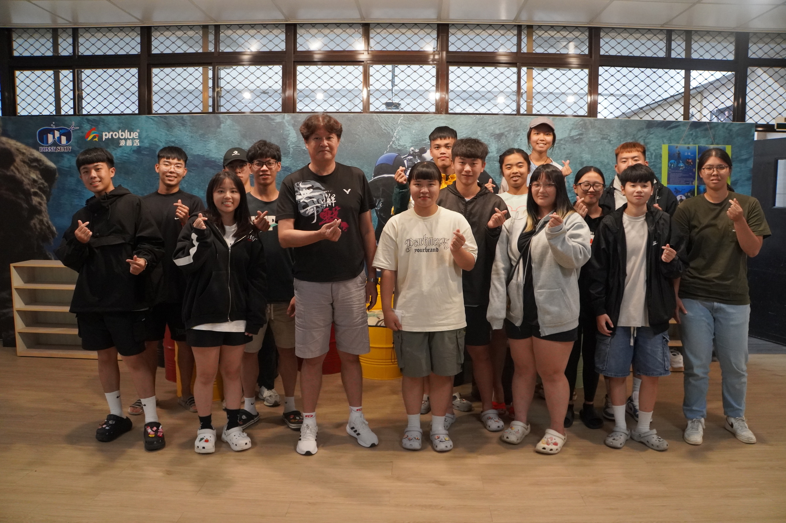 ▲大葉大學運動健康管理學系學生們前往綠島著名潛點「鋼鐵礁」進行船潛，深入30米海底，體驗東台灣的海洋生態。（大葉大學提供）