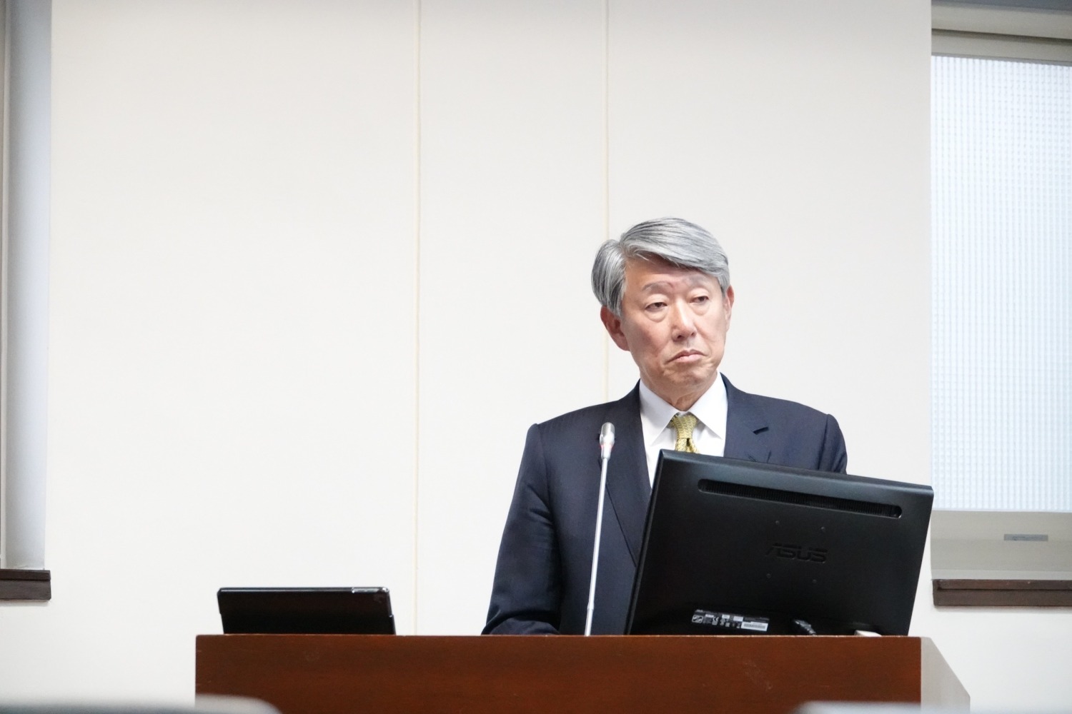 郭智輝認為,川普主張美國優先的單邊主義,重新入主白宮,評估對在中國的台商影響可能會比較大。(圖/林岱樺國會辦公室)
