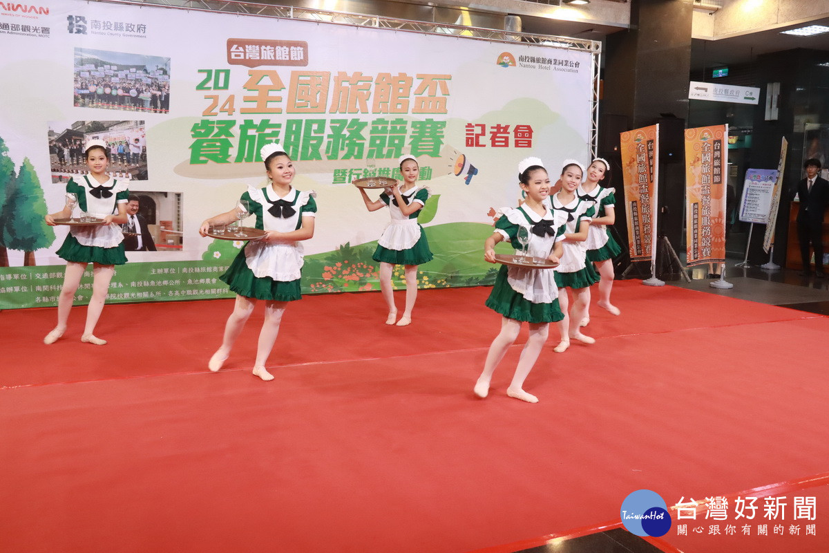南投舞蹈團表演精彩餐旅特色舞蹈。(記者扶小萍攝)