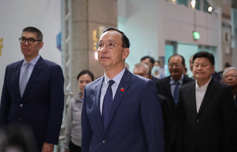 對於是否爭取連任黨主席,朱立倫12日表示,不回應相關議題,現階段國民黨更關心的是民生議題。中央社