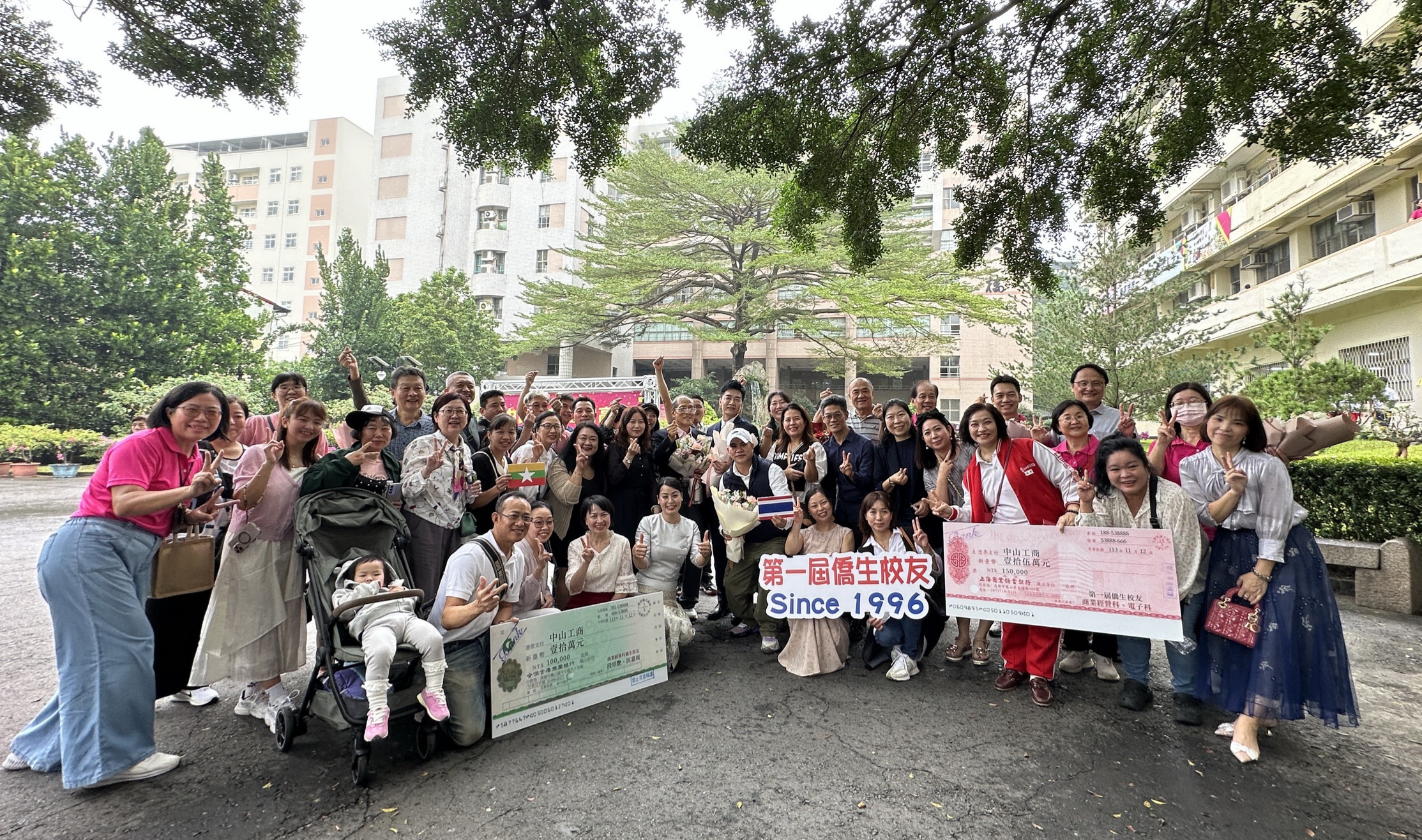 ▲圖/中山工商第一屆僑生校友返校同慶，捐贈25萬僑生助學金。（記者吳月惠攝，2024.11. 12）