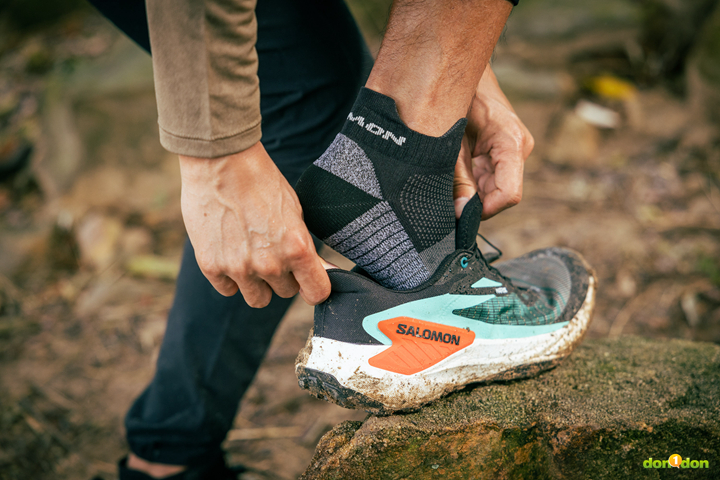 搭配GENESIS穿著的是SALOMON AERO 運動短筒襪,保持涼爽乾燥,所採用的 NanoGlide® 科技有效降低摩擦。