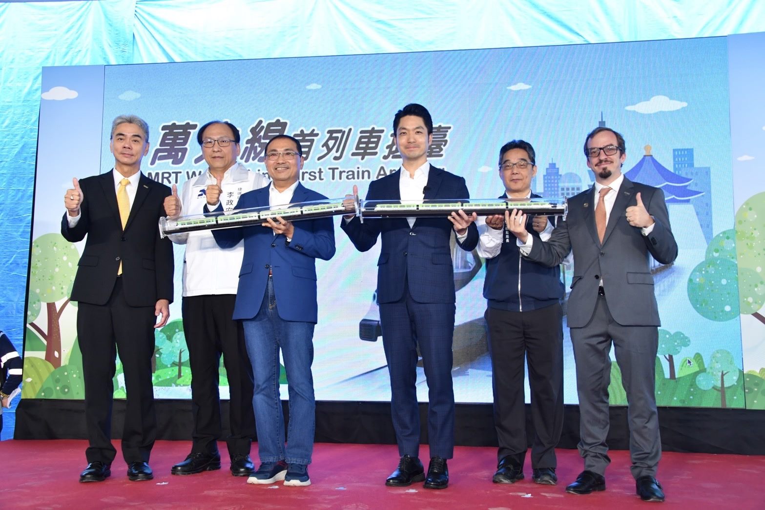 萬大線首列車亮相！跨1.8萬公里來台拚2027年通車