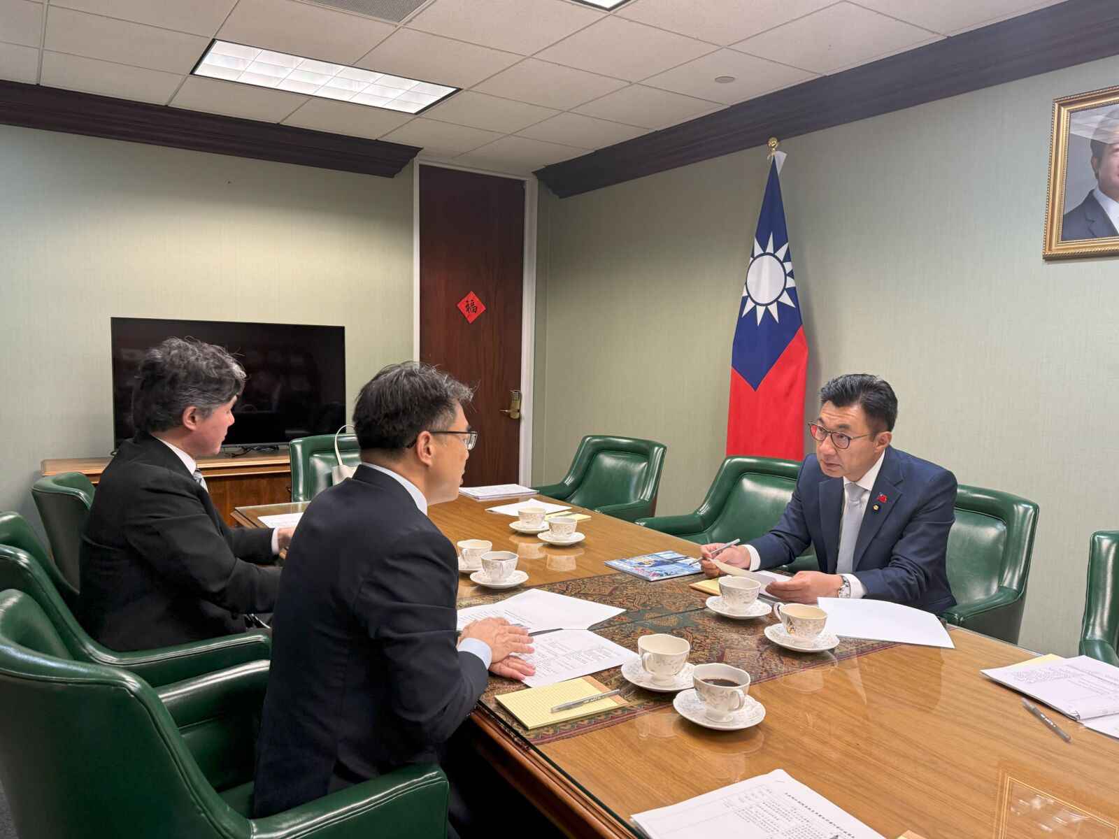 邁阿密機場高掛中華民國國旗 江啟臣肯定台商提升台灣國際能見度 238 邁阿密機場高掛中華民國國旗 江啟臣肯定台商提升台灣國際能見度 237