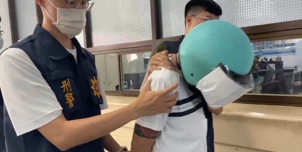 不爽前女友和男閨密有曖昧 醋男相約談判一刀幹掉他 222 不爽前女友和男閨密有曖昧 醋男相約談判一刀幹掉他 221