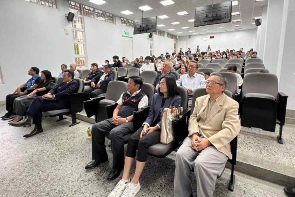 廖志坤基金會助學不輟 台大電信所陳錡揅受惠12年深表感謝 226 廖志坤基金會助學不輟 台大電信所陳錡揅受惠12年深表感謝 225