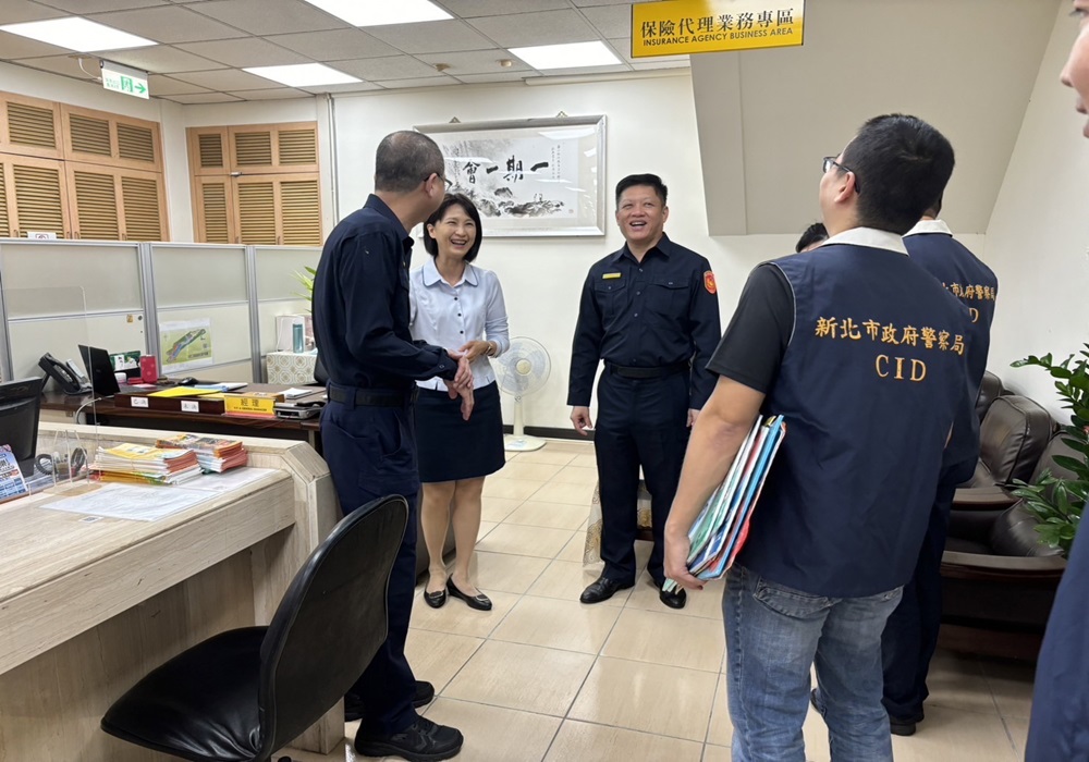 彰銀機警行員連日阻詐2起 瑞芳警分局長致敬表揚 208 248241112a10