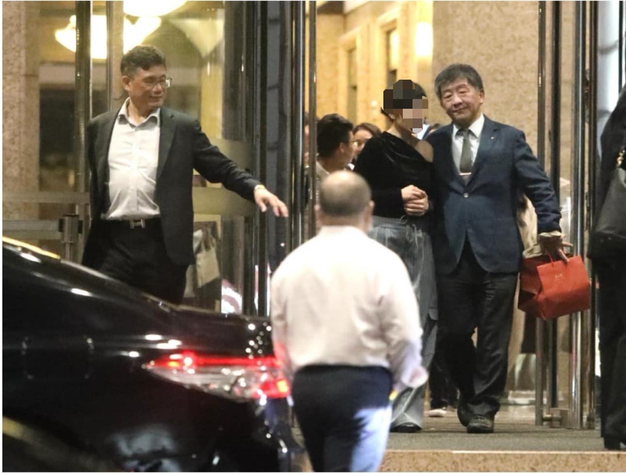 王必勝自爆應牙醫師公會邀請 知情人士:難道飯局在談「波波」? 206 王必勝自爆應牙醫師公會邀請 知情人士:難道飯局在談「波波」? 205