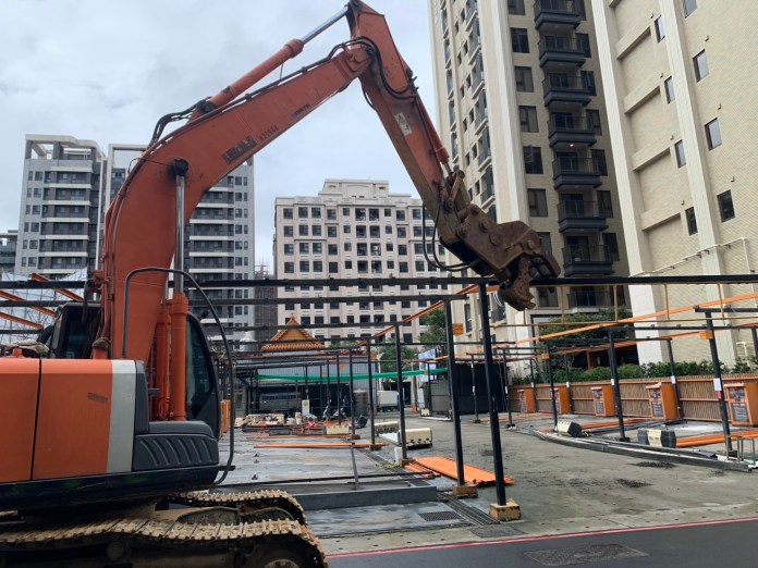 違建洗車場廢水排進南崁溪 遭桃園建管處強拆 20 具有危害公安、環境衛生的違章建築提升排拆順序
