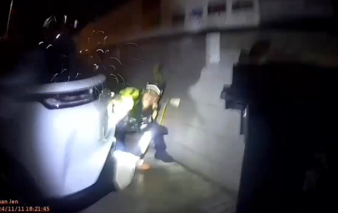 【有片】2男遇攔查心虛拔腿狂奔 警一查竟是「這身分」 79 1731400352752