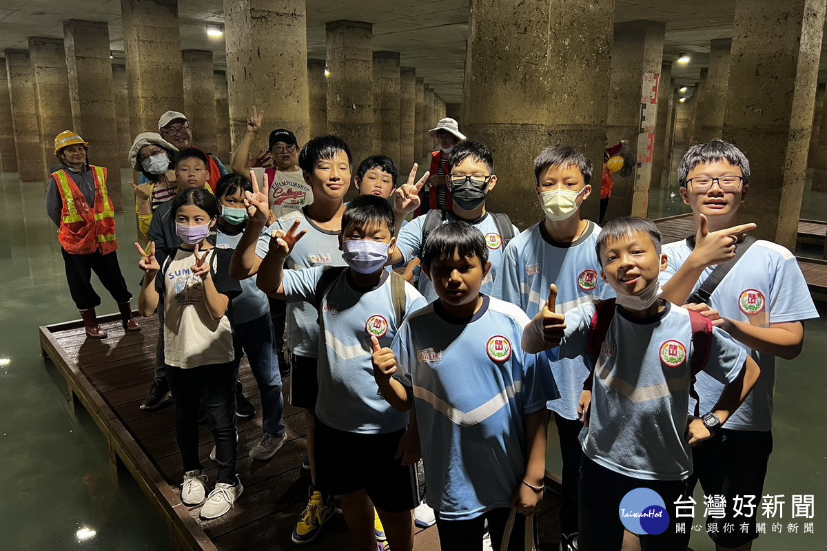 守護台地水晶從小做起,埤塘巡護志工到龍山國小推廣埤塘文化與生態。