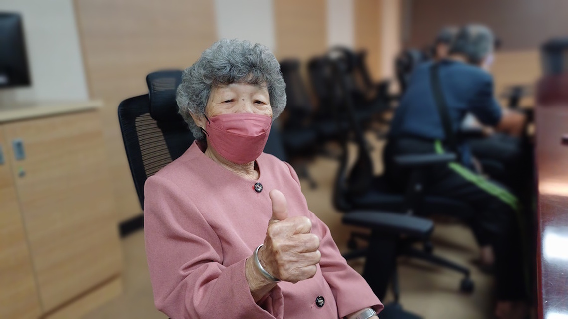 年長92歲嬤嚴重主動脈瓣狹窄免開胸 嘉義長庚進行TAVI改善血循擁抱花草人生 享受愉快的生活
