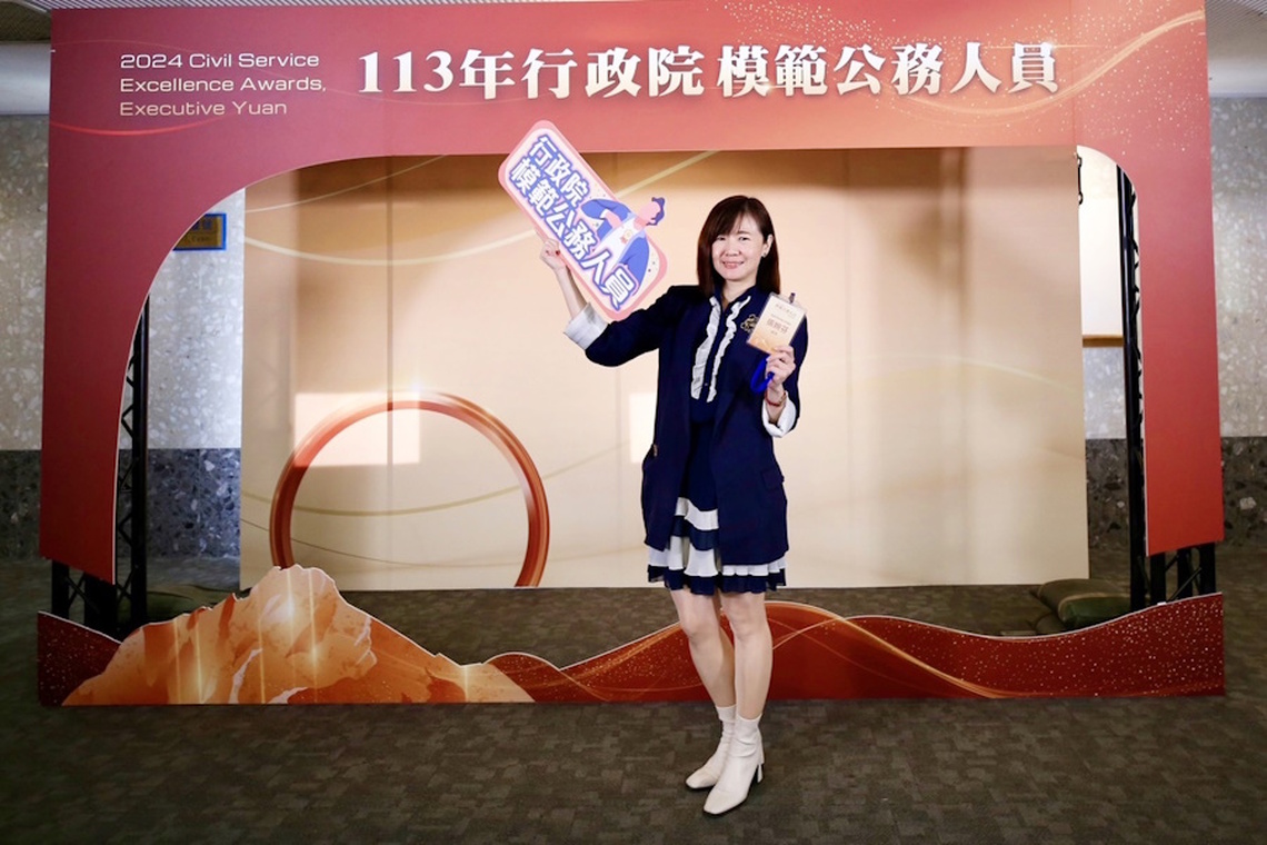嘉市府觀光新聞處長張婉芬以創新作為突破觀光同質化 榮獲行政院模範公務人員