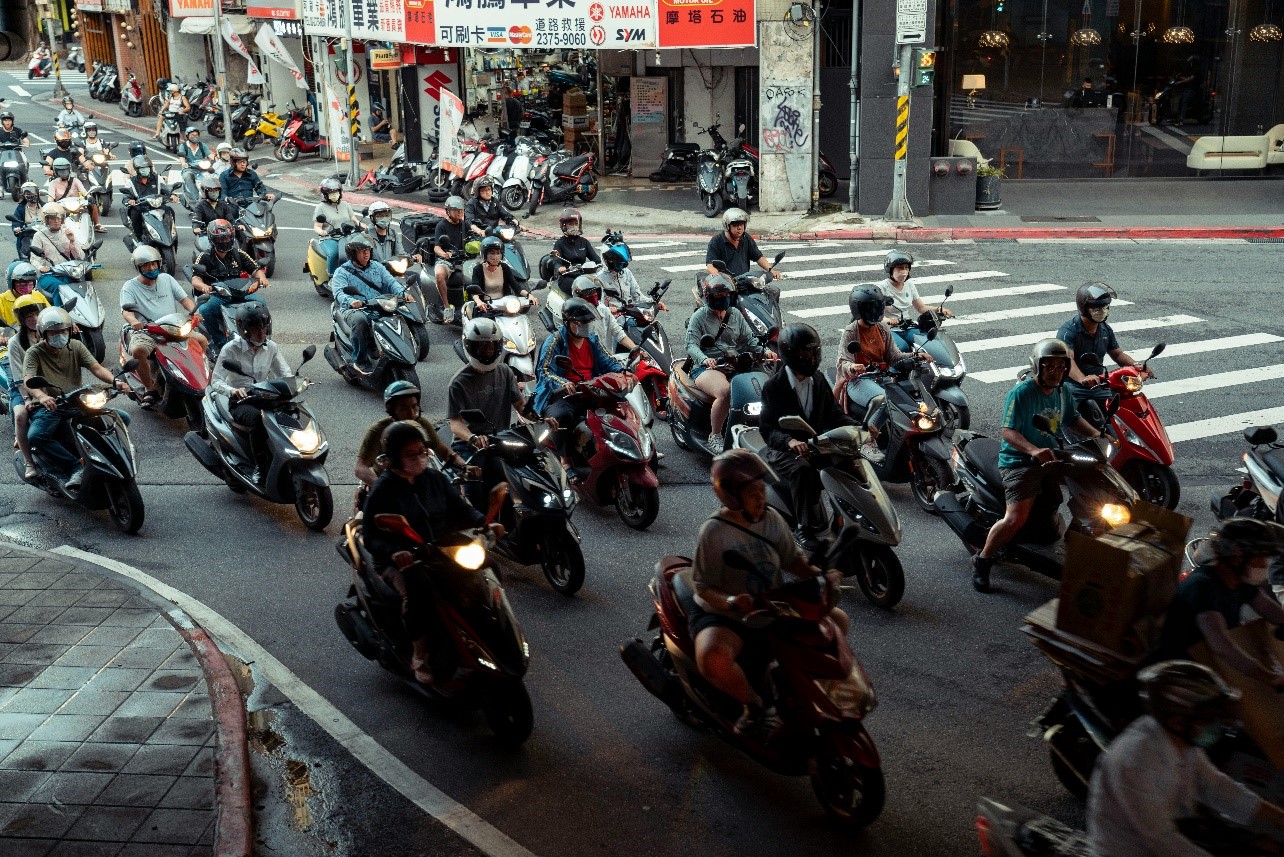 ▲機車族要小心空污廢氣讓人”隱形缺氧”導致病變／取自Photo AC