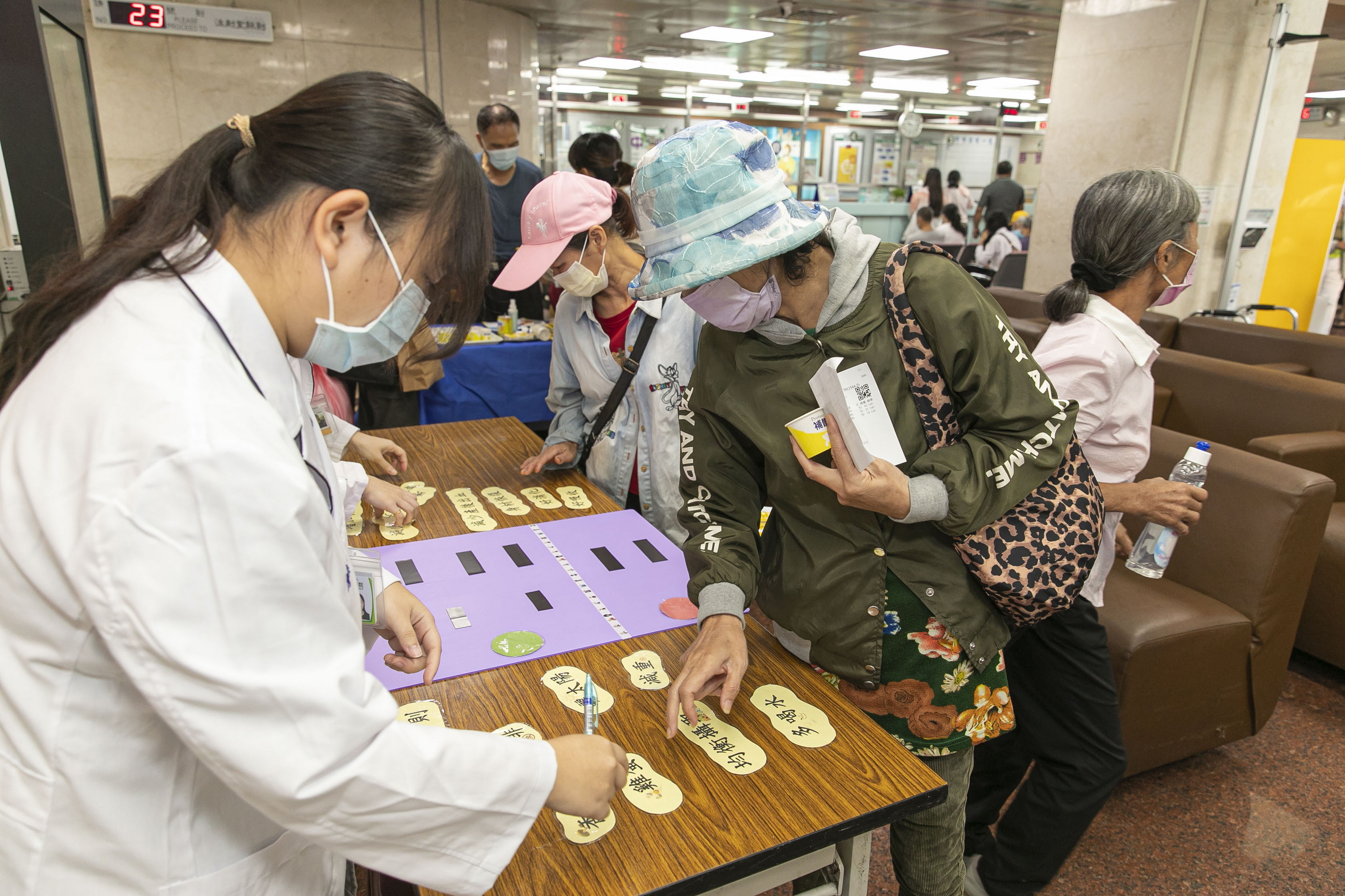 ▲二林基督教醫院針對懷孕與哺乳期的飲食知識進行宣導，幫助民眾了解懷孕期與哺乳期的飲食。（二林基督教醫院提供）