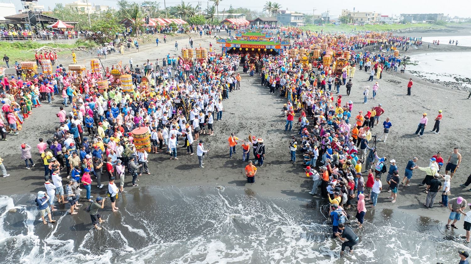 百年傳統重現!屏東南州迎王祭典「請水」儀式莊嚴登場 百年傳統重現!屏東南州迎王祭典「請水」儀式莊嚴登場