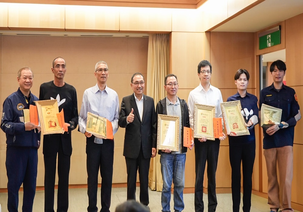 侯友宜頒發感謝狀 表揚北捷持刀案見義勇為市民及員警 223 248241113a13