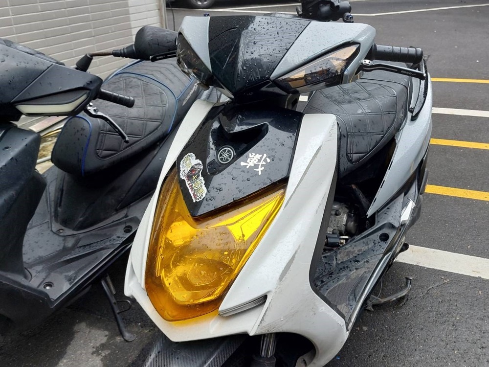 掛註銷車牌拒檢狂逃 20歲騎士失控滑倒被逮 215 cnews204241113a11