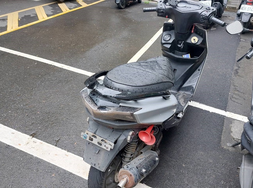掛註銷車牌拒檢狂逃 20歲騎士失控滑倒被逮 216 cnews204241113a12