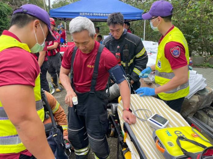桃消山腳分隊辦理狹小巷弄搶救演練 提升火災應對能力 19 1052720 0