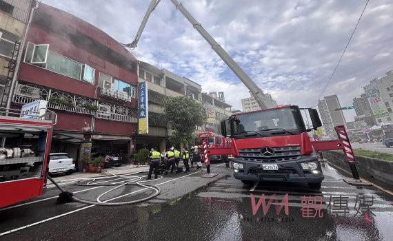 彰化市四層樓民宅火警 住警器預警奏效 三人頂樓待援獲救