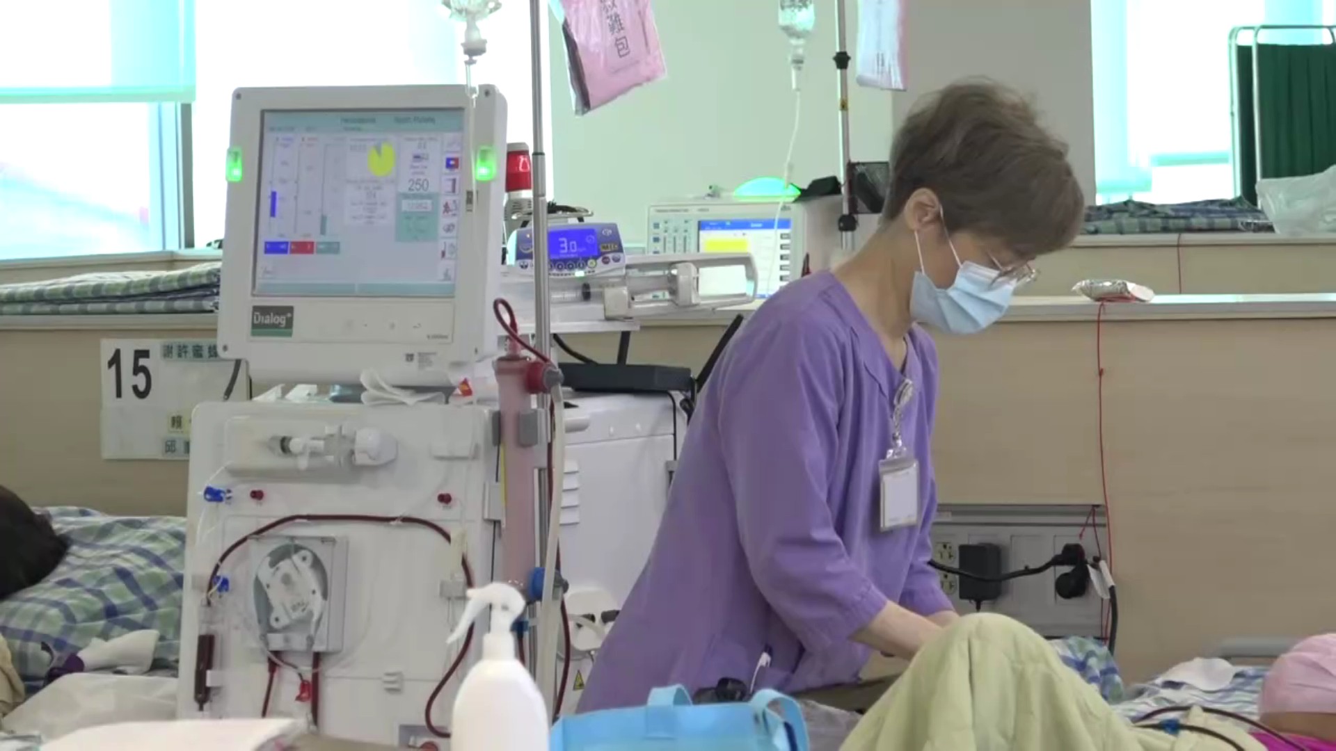 ▲林先生在退休後因生活作息失調，健康狀況急轉直下，不僅血糖失控、腎病變，最終還診斷出罹患多發性骨髓瘤。（彰化醫院提供）
