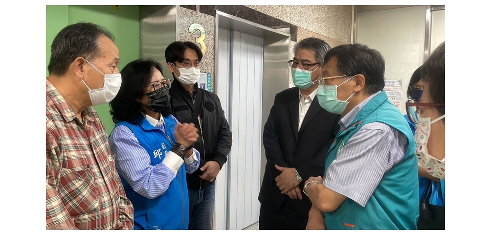 嘉義縣副縣長劉培東、苗栗縣副縣長邱俐俐慰問棧道斷裂事故傷亡者及家屬