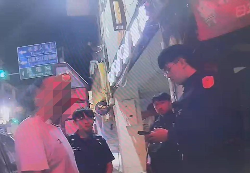 撞到警車還跑 酒駕男這下代誌大條了 200 248241114a04