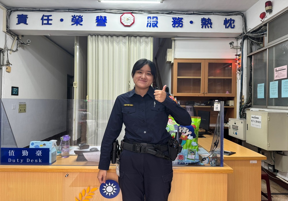 童遭反鎖心迷茫 俏麗警花助返航 192 248241114a05