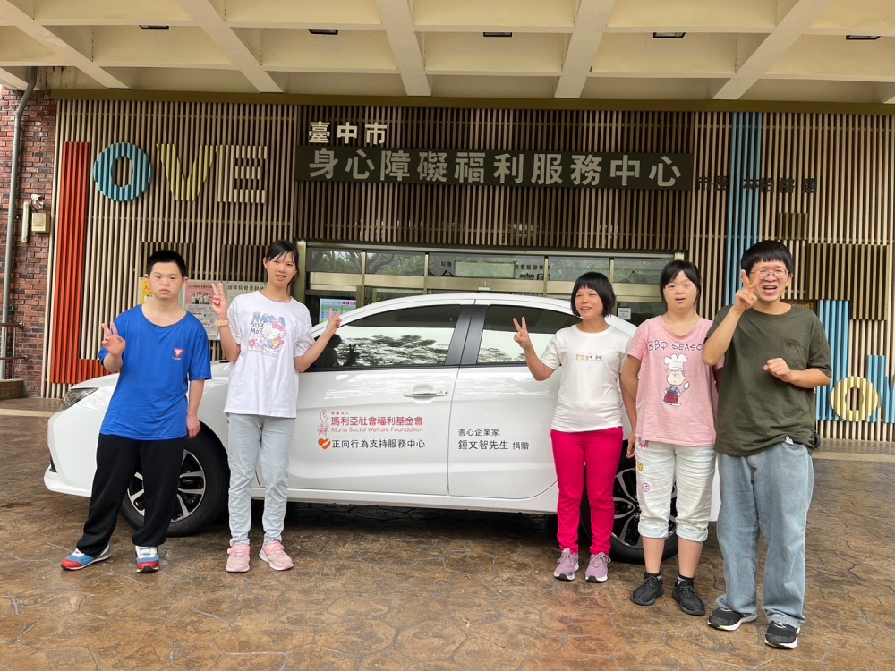 助力瑪利亞基金會深入社區服務 善心企業家鍾文智捐交通車 224 cnews207241114a03